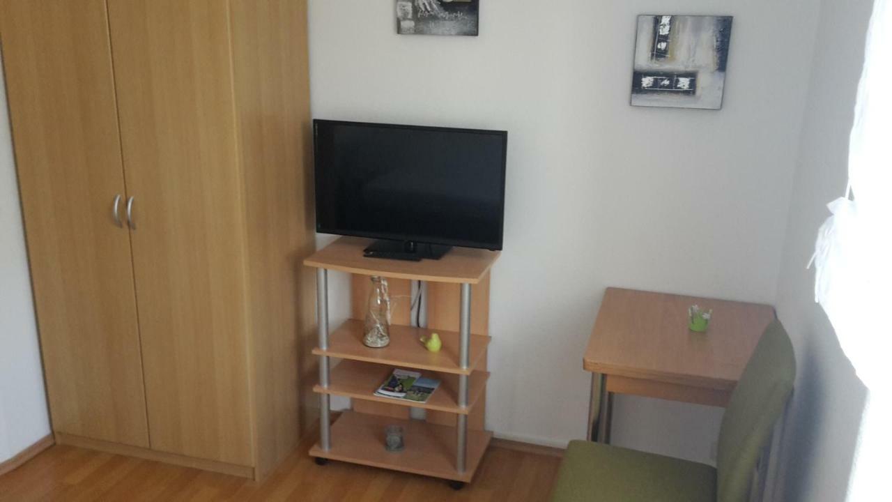 Ferienwohnung "An Der Wuerschnitz" Chemnitz Esterno foto