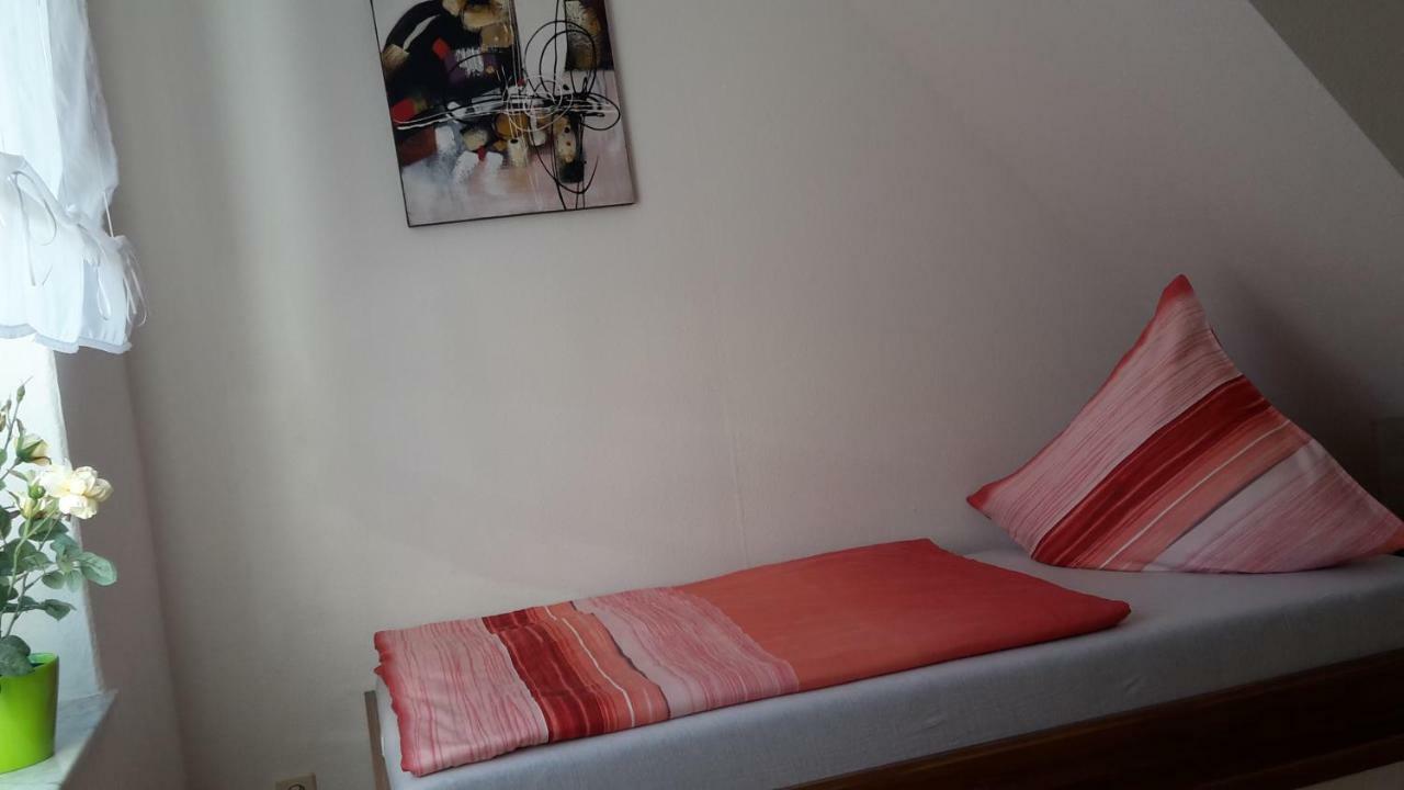 Ferienwohnung "An Der Wuerschnitz" Chemnitz Esterno foto