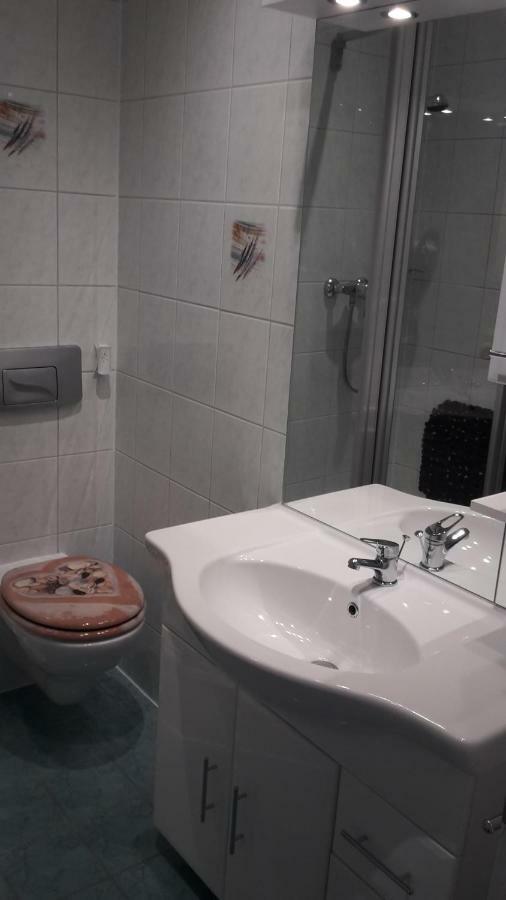 Ferienwohnung "An Der Wuerschnitz" Chemnitz Esterno foto